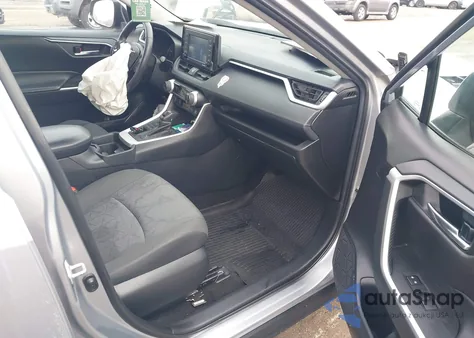 2021 Toyota Rav4 Xle z USA, uszkodzony, nr VIN 2T3P1RFV5MC246676